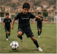 Niño jugando fútbol